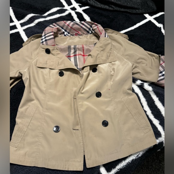 Beautiful Burberry jacket - Picture 3 of 6